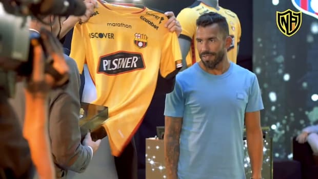 Behind the scenes: Tévez in Barcelona SC's yellow night event